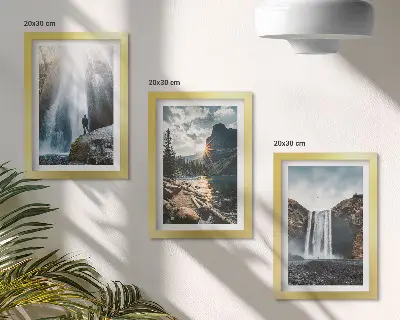 Bilderwand mit Wasserfällen in einer malerischen Berglandschaft