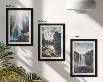 Bilderwand mit Wasserfällen in einer malerischen Berglandschaft
