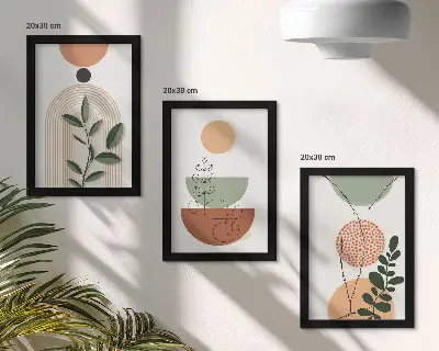 Bilderwand mit abstrakten Formen und farbenfrohen Pflanzenmotiven