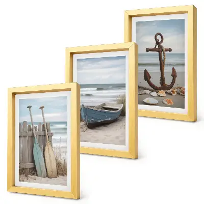Bilderwand mit Motiv von einem Ruderboot und einem Anker am Strand