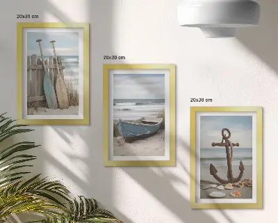Bilderwand mit Motiv von einem Ruderboot und einem Anker am Strand