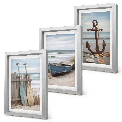 Bilderwand Ein Strand mit einem Ruderboot und einem Anker im Sand