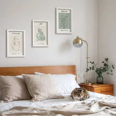 Bilderwand mit Plakaten in Beige- und Grüntönen von Henri Matisse