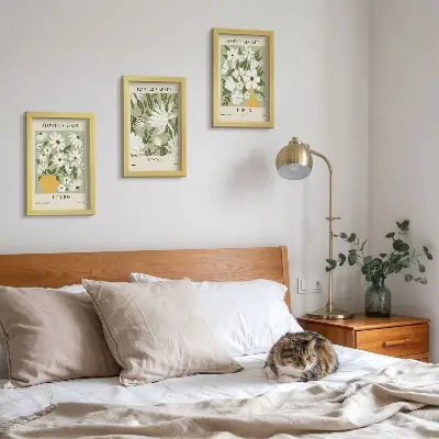 Bilderwand mit floralen Motiven aus London Tokio und Dublin
