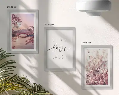Bilderwand mit Blumenmotiven, einer Brücke und einer Inschrift