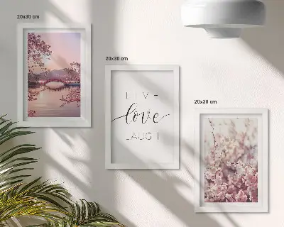 Bilderwand mit Blumenmotiven, einer Brücke und einer Inschrift