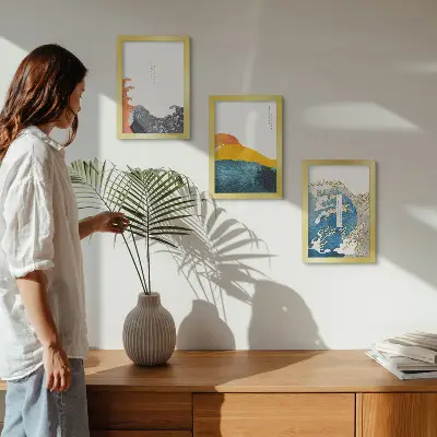 Bilderwand mit Wellen im japanischen Grafikstil