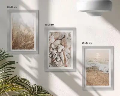 Bilderwand mit Strandmotiven, Muscheln und Meereswellen