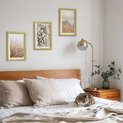 Bilderwand mit Strandmotiven, Muscheln und Meereswellen