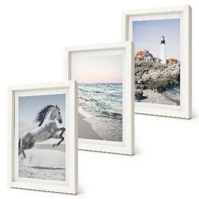 Bilderwand mit Motiven von Pferden in Bewegung am Strand, Leuchtturm und Wasserwellen