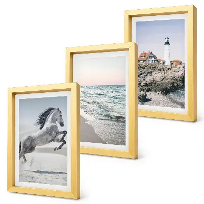 Bilderwand mit Motiven von Pferden in Bewegung am Strand, Leuchtturm und Wasserwellen