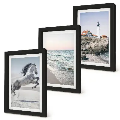 Bilderwand mit Motiven von Pferden in Bewegung am Strand, Leuchtturm und Wasserwellen