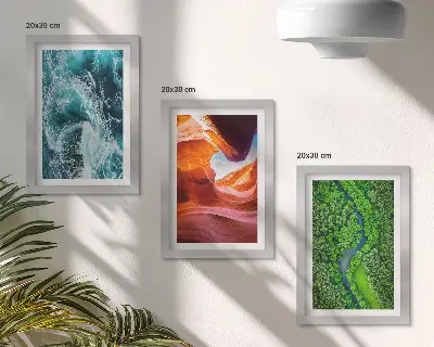 Bilderset mit Rahmen Naturmotiv mit Wasser in Bewegung, Schlucht und grünem Wald