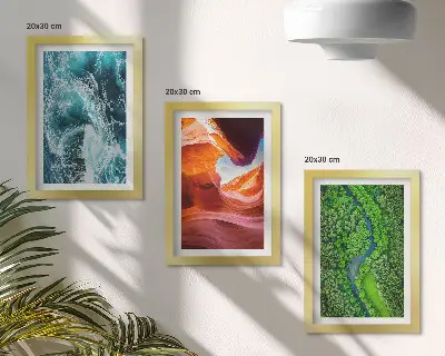 Bilderset mit Rahmen Naturmotiv mit Wasser in Bewegung, Schlucht und grünem Wald