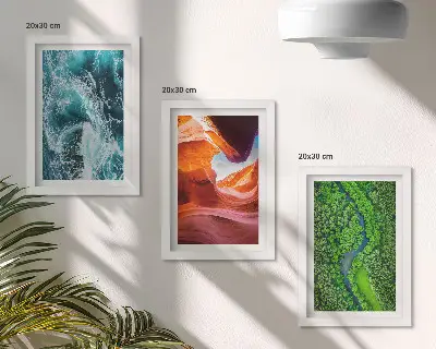 Bilderset mit Rahmen Naturmotiv mit Wasser in Bewegung, Schlucht und grünem Wald