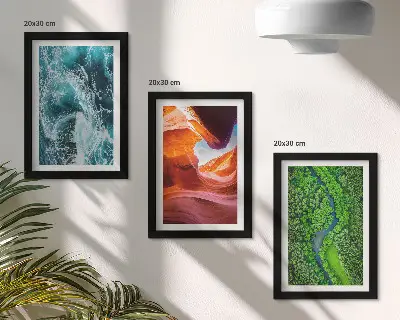Bilderset mit Rahmen Naturmotiv mit Wasser in Bewegung, Schlucht und grünem Wald
