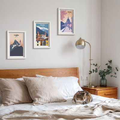 Bilderwand Berge und Retro-Architektur – farbenfrohe Illustrationen