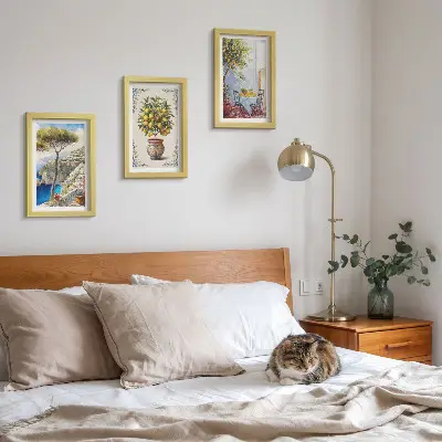 Bilderwand mit Meerblick, Zitronenbaum und Gartentisch