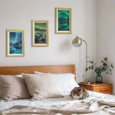 Bilderwand mit Winterlandschaft, Nordlichtern und Bergen