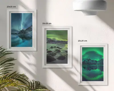 Bilderwand mit Winterlandschaft, Nordlichtern und Bergen