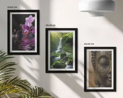 Bilderset mit Rahmen Blumen im Wasserfall mit grünen Felsen und Buddha
