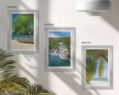 Bilderset mit Rahmen tropisches Strandmotiv mit Boot und Wasserfällen