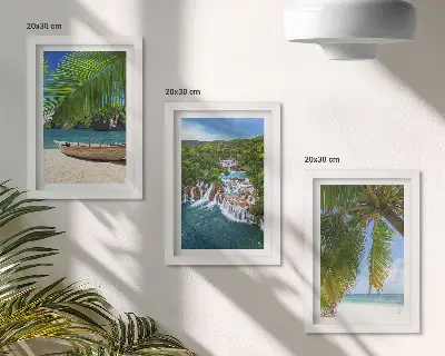 Bilderset mit Rahmen tropisches Strandmotiv mit Boot und Wasserfällen