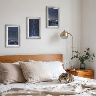 Bilderwand mit Motiv von Sternenhimmel und Berglandschaft