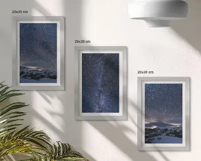 Bilderwand mit Motiv von Sternenhimmel und Berglandschaft