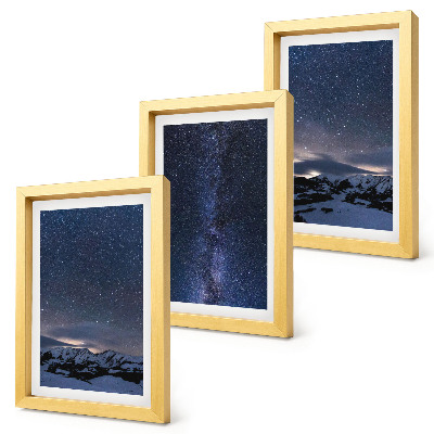 Bilderwand Nachthimmel mit Sternen und einer Berglandschaft
