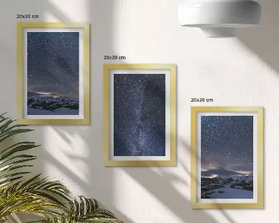 Bilderwand mit Motiv von Sternenhimmel und Berglandschaft