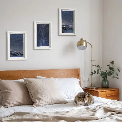 Bilderwand mit Motiv von Sternenhimmel und Berglandschaft