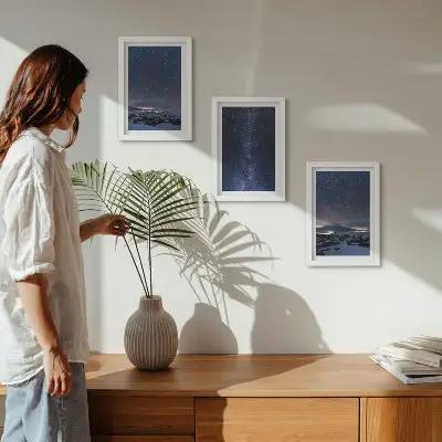 Bilderwand mit Motiv von Sternenhimmel und Berglandschaft