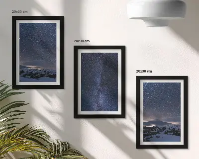Bilderwand mit Motiv von Sternenhimmel und Berglandschaft