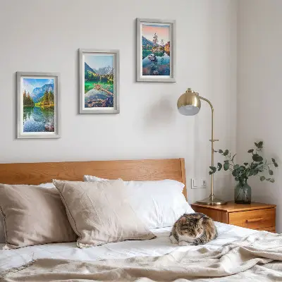 Bilderwand mit Bergseen und umgebender Naturlandschaft