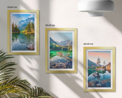 Bilderwand Bergseen mit Wasser und umgebender Naturlandschaft