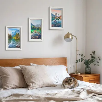 Bilderwand mit Bergseen und umgebender Naturlandschaft