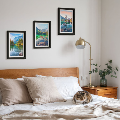 Bilderwand Bergseen mit Wasser und umgebender Naturlandschaft