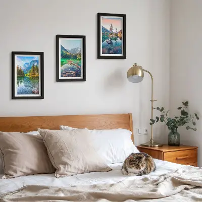 Bilderwand mit Bergseen und umgebender Naturlandschaft