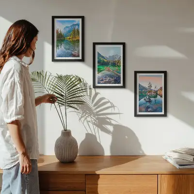 Bilderwand mit Bergseen und umgebender Naturlandschaft
