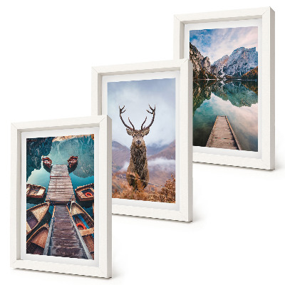 Bilderwand See mit Booten, Hirschen und Berglandschaft