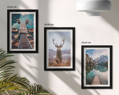 Bilderwand See mit Booten, Hirschen und Berglandschaft