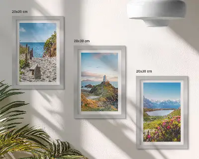 Bilderwand mit Motiv von Leuchtturm, Strand, Bergen und Blumen