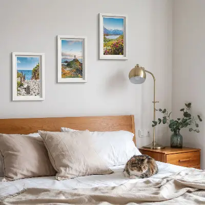 Bilderwand mit Motiv von Leuchtturm, Strand, Bergen und Blumen