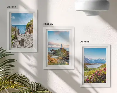 Bilderwand mit Motiv von Leuchtturm, Strand, Bergen und Blumen