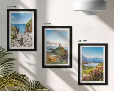 Bilderwand mit Motiv von Leuchtturm, Strand, Bergen und Blumen
