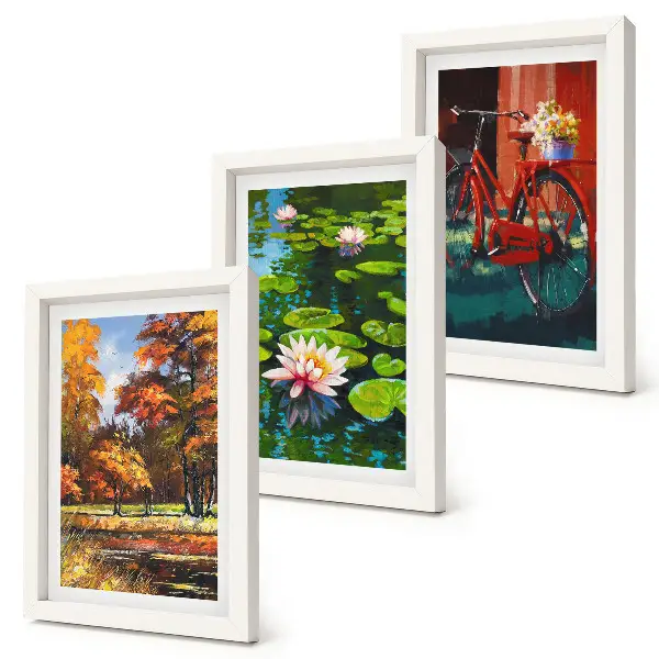 Bilderwand mit Herbstfarben, Seerosenteich und Fahrrad auf der Terrasse
