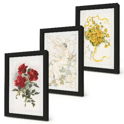Bilderwand mit roten Rosen, einer weißen Figur und gelben Blumen in einer Vase