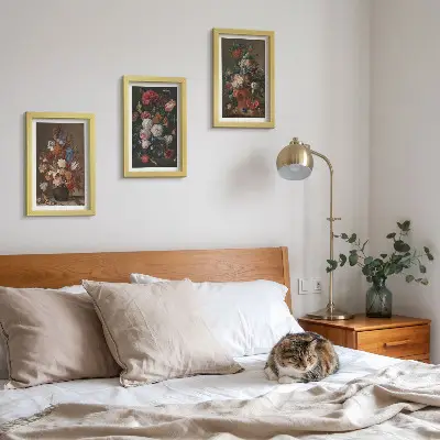 Bilderset mit Rahmen Blumen in Vasen als Vintage-Pflanzenarrangements