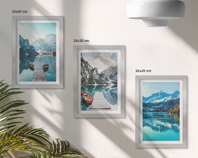 Bilderset mit rahmen Bergseen mit Booten und Spiegelungen im Wasser